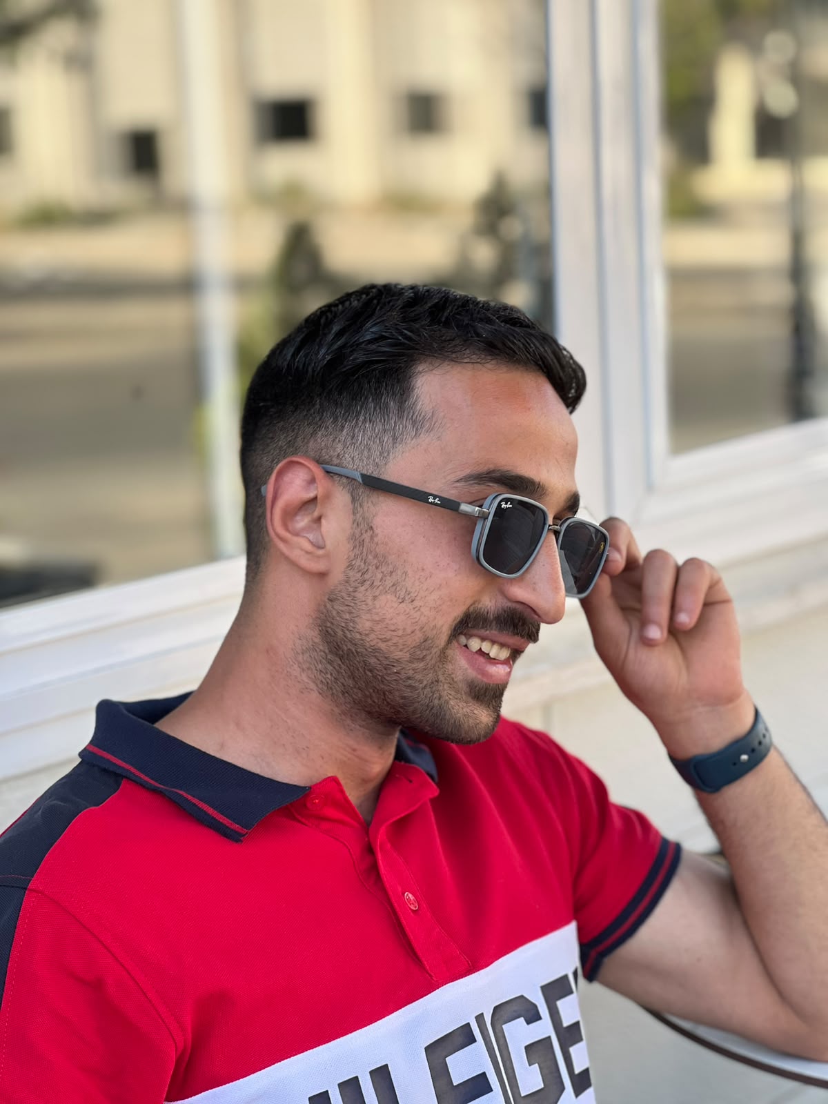 عدسات بحماية UV400 تحجب الأشعة فوق البنفسجية الضارة ومطابقة للمواصفات الأوروبية.”